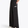 L. Pants Flare Athl. Logo Trackpants with a relaxed fit
