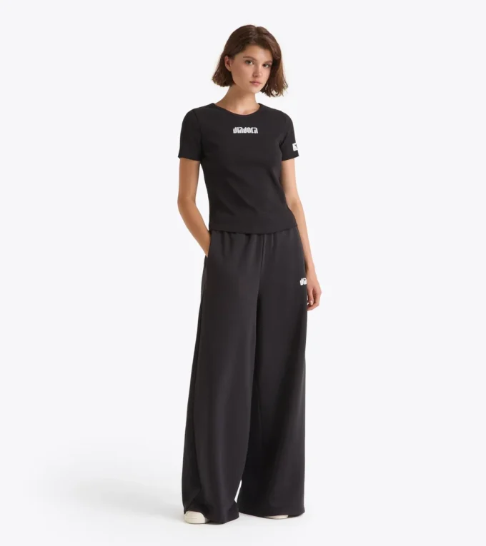 L. Pants Flare Athl. Logo Trackpants with a relaxed fit