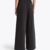 L. Pants Flare Athl. Logo Trackpants with a relaxed fit