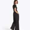 L. Pants Flare Athl. Logo Trackpants with a relaxed fit