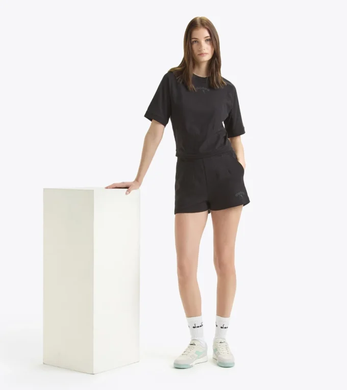 L. T-Shirt Ss Athl. Logo T-shirt with a boxy fit
