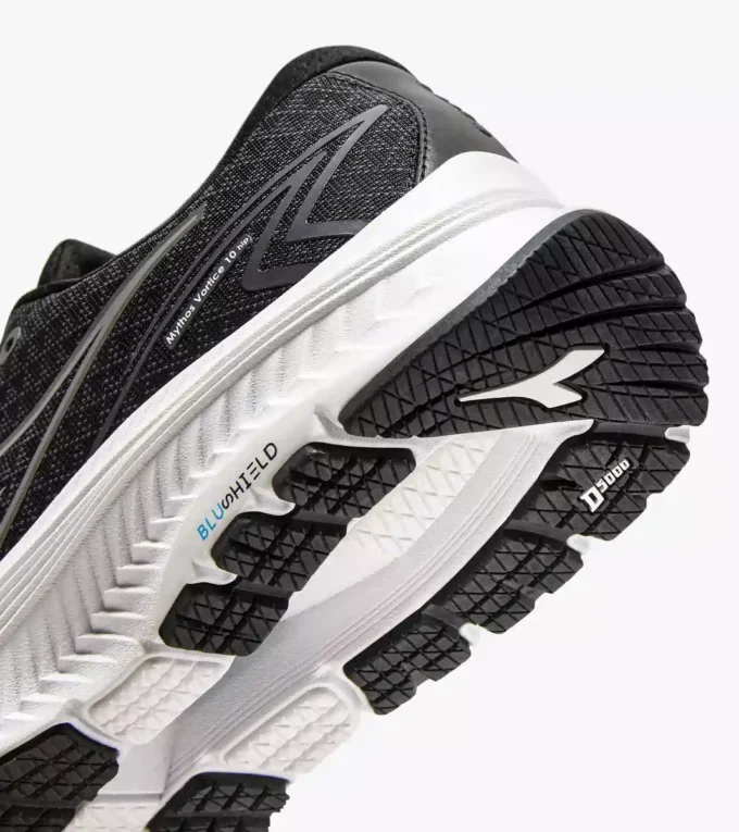 Mythos Blushield 10 Vortice Hip Running shoe with reflective details – Cushioning and protection