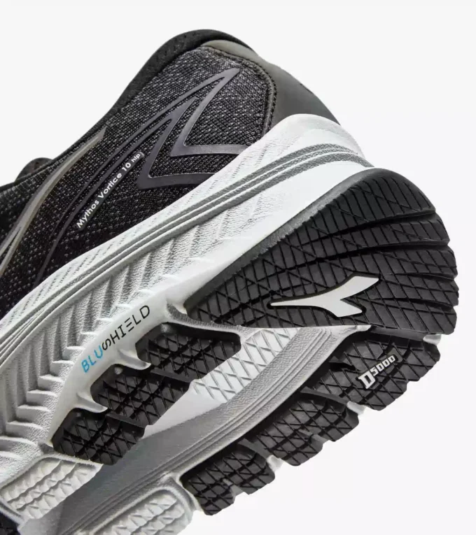 Mythos Blushield 10 Vortice Hip W Running shoe with reflective details – Cushioning and protection Mythos Blushield 10 Vortice Hip W Running shoe with reflective details – Cushioning and protection