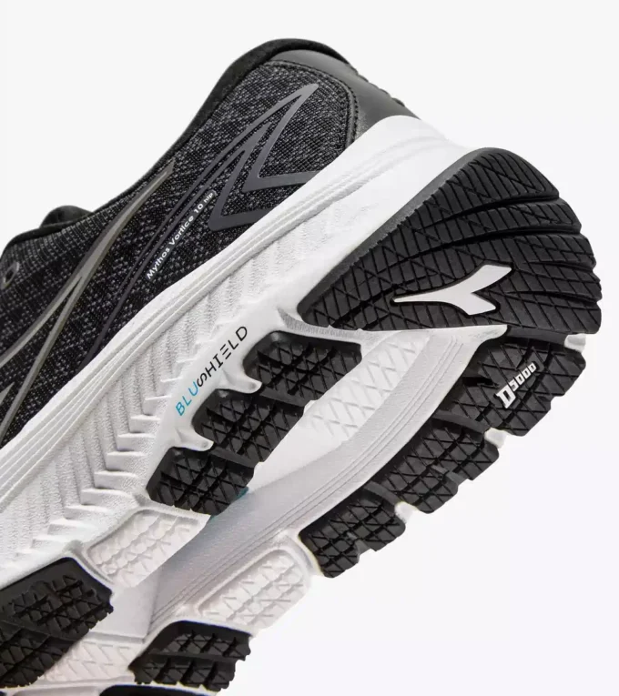 Mythos Blushield 10 Vortice Hip W Running shoe with reflective details – Cushioning and protection Mythos Blushield 10 Vortice Hip W Running shoe with reflective details – Cushioning and protection