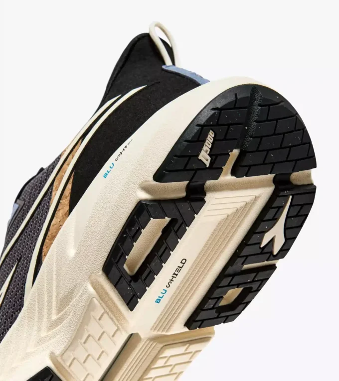 Mythos Blushield Volo 4 2030 Running shoe – Crafted from materials with reduced environmental impact Mythos Blushield Volo 4 2030 Running shoe – Crafted from materials with reduced environmental impact
