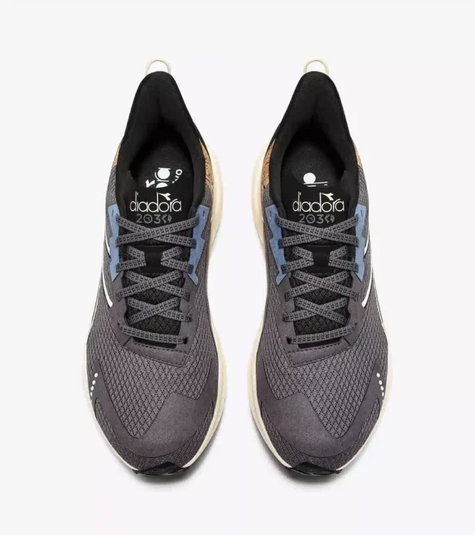 Mythos Blushield Volo 4 2030 Running shoe – Crafted from materials with reduced environmental impact Mythos Blushield Volo 4 2030 Running shoe – Crafted from materials with reduced environmental impact