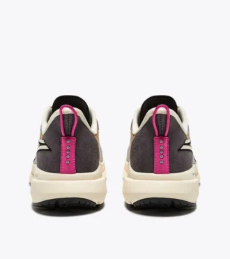 Mythos Blushield Volo 4 W 2030 Running shoe – Crafted from materials with reduced environmental impact