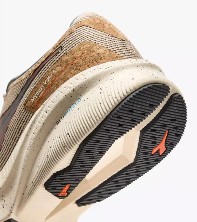 Mythos Blushield Volo 5 2030 Running shoe with a lower environmental impact – Stability and lightness