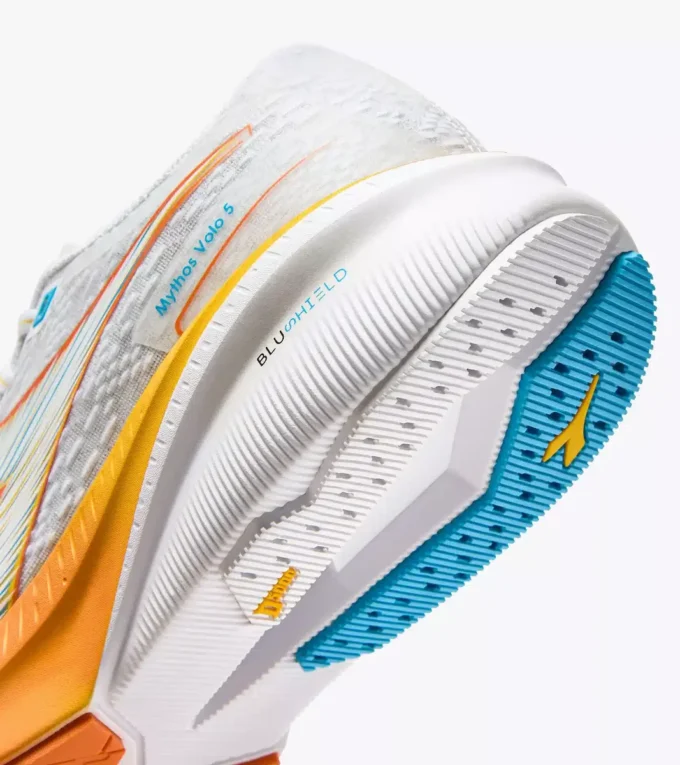 Mythos Blushield Volo 5 Running shoe – Stability and lightness