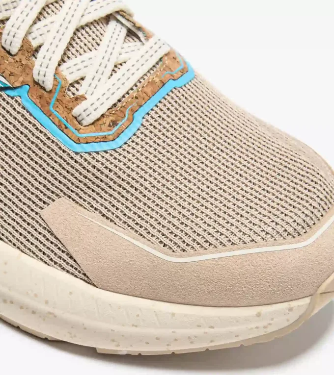 Mythos Blushield Volo 5 W 2030 Running shoe with a lower environmental impact – Stability and lightness