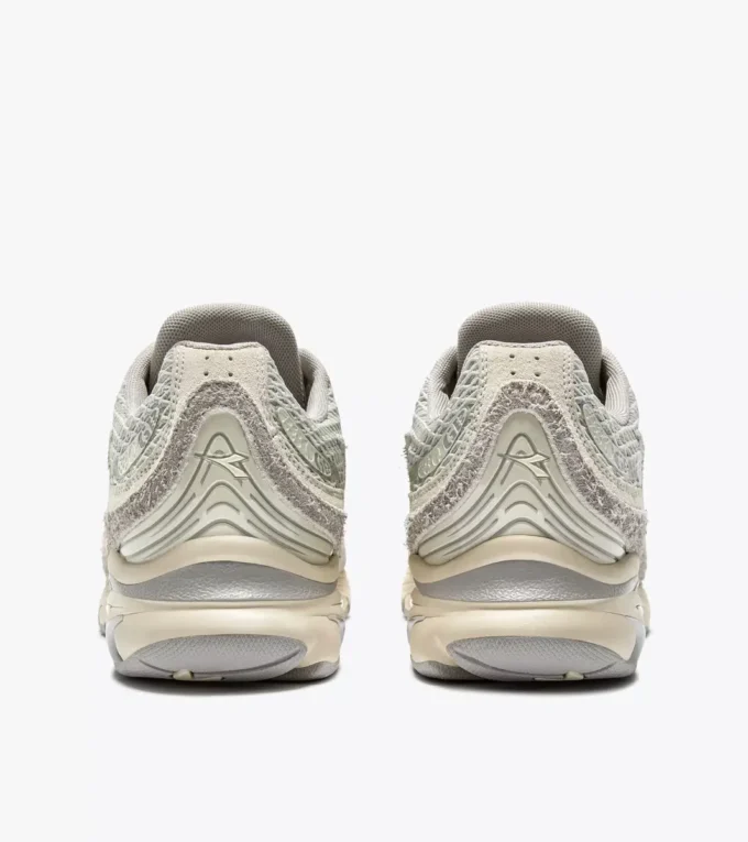 Mythos Propulsion 280 Bacca 2000s-inspired sports sneakers