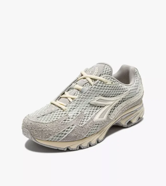 Mythos Propulsion 280 Bacca 2000s-inspired sports sneakers