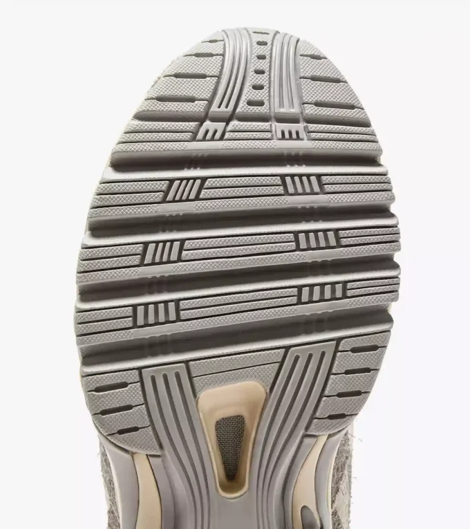 Mythos Propulsion 280 Bacca 2000s-inspired sports sneakers