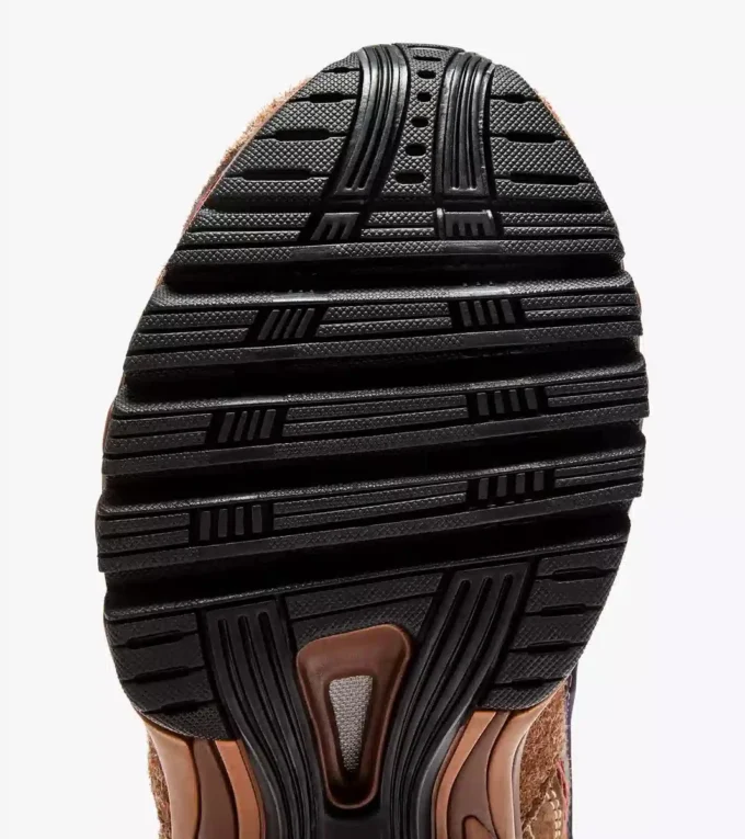 Mythos Propulsion 280 Bacca 2000s-inspired sports sneakers