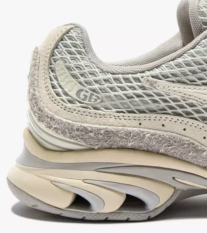 Mythos Propulsion 280 Bacca 2000s-inspired sports sneakers