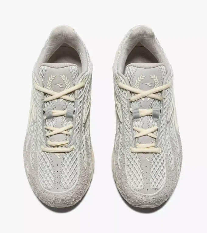 Mythos Propulsion 280 Bacca 2000s-inspired sports sneakers