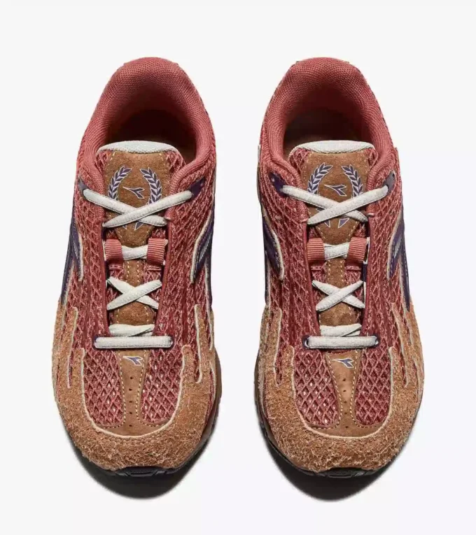 Mythos Propulsion 280 Bacca 2000s-inspired sports sneakers
