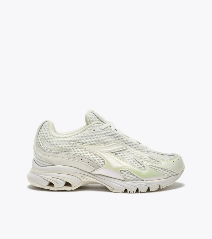 Mythos Propulsion 280 Scarab 2000s-inspired sports sneakers Mythos Propulsion 280 Scarab 2000s-inspired sports sneakers