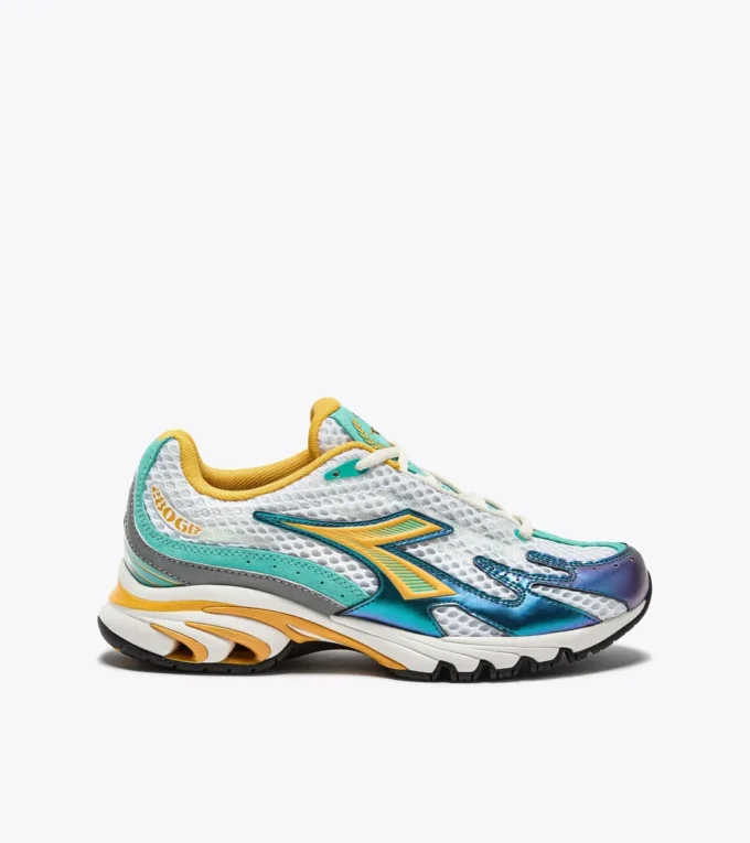 Mythos Propulsion 280 Scarab 2000s-inspired sports sneakers Mythos Propulsion 280 Scarab 2000s-inspired sports sneakers