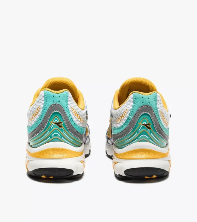 Mythos Propulsion 280 Scarab 2000s-inspired sports sneakers Mythos Propulsion 280 Scarab 2000s-inspired sports sneakers