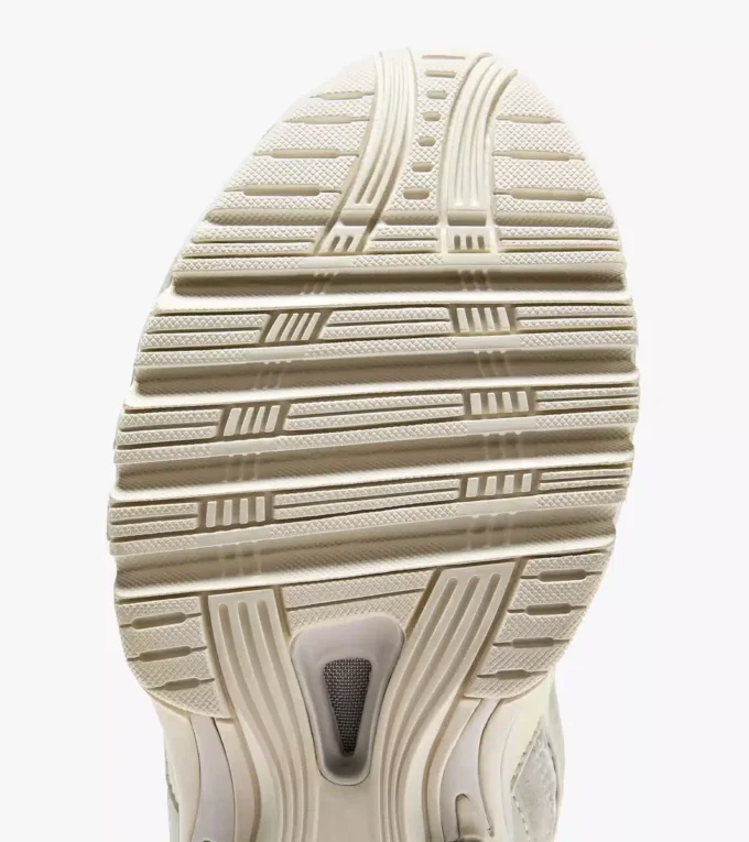 Mythos Propulsion 280 Scarab 2000s-inspired sports sneakers Mythos Propulsion 280 Scarab 2000s-inspired sports sneakers
