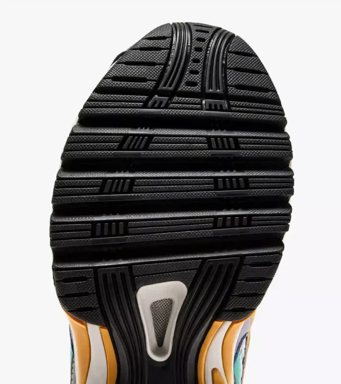 Mythos Propulsion 280 Scarab 2000s-inspired sports sneakers Mythos Propulsion 280 Scarab 2000s-inspired sports sneakers