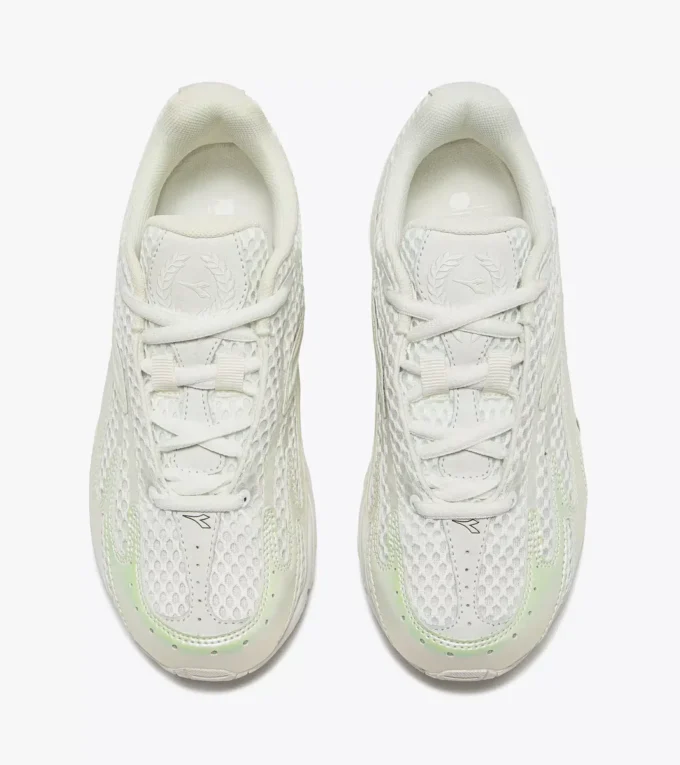 Mythos Propulsion 280 Scarab 2000s-inspired sports sneakers Mythos Propulsion 280 Scarab 2000s-inspired sports sneakers