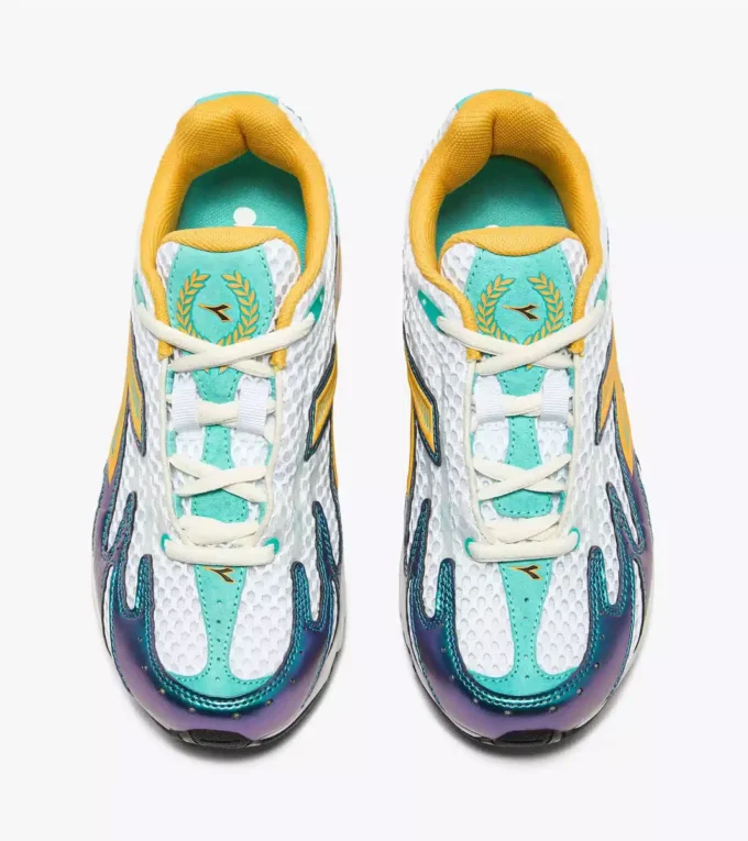 Mythos Propulsion 280 Scarab 2000s-inspired sports sneakers Mythos Propulsion 280 Scarab 2000s-inspired sports sneakers