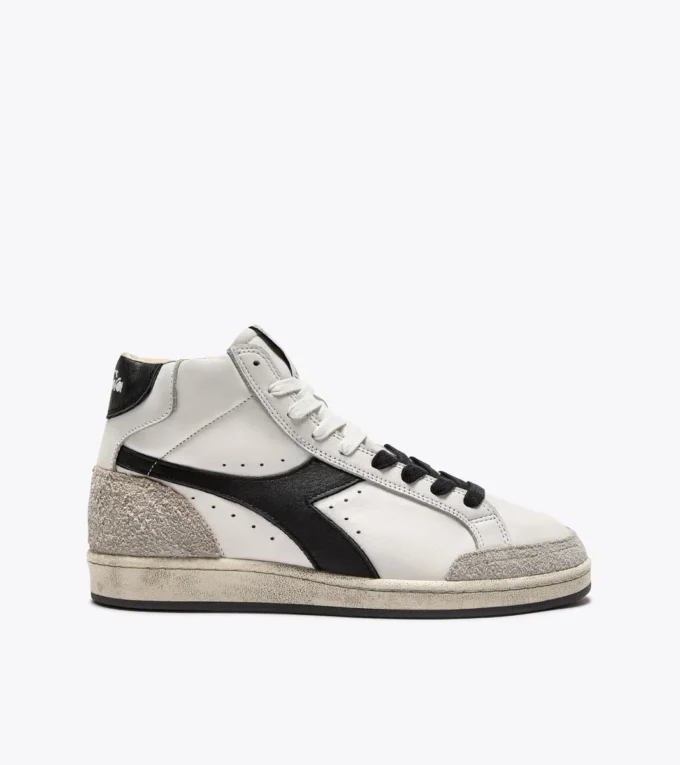 Prestige High Used Heritage sneaker made from leather