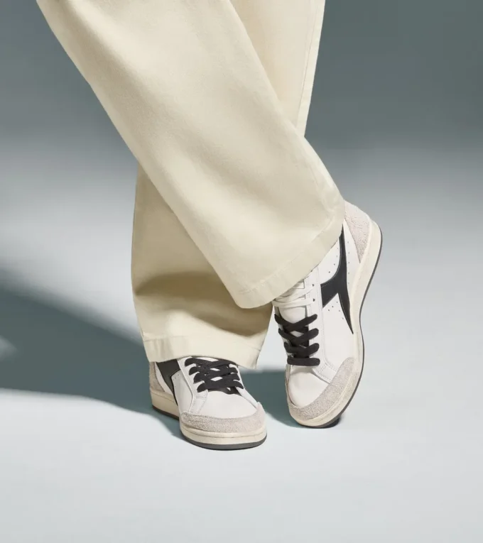 Prestige High Used Heritage sneaker made from leather