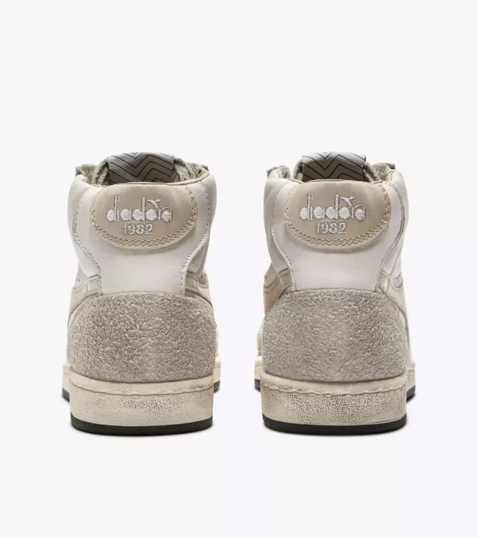 Prestige High Used Heritage sneaker made from leather