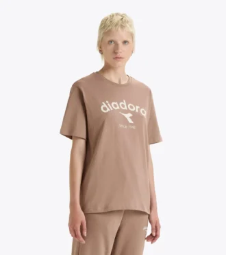 T-Shirt Ss Athl. Logo T-shirt – Gender Neutral
